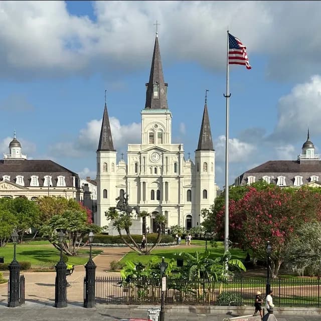 Jackson Square Street Performers — 30 min - 1 hour pre-cruise activity near Port of New Orleans