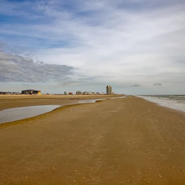 Seawall Urban Park — 30 min - 1.5 hours pre-cruise activity near Port of Galveston