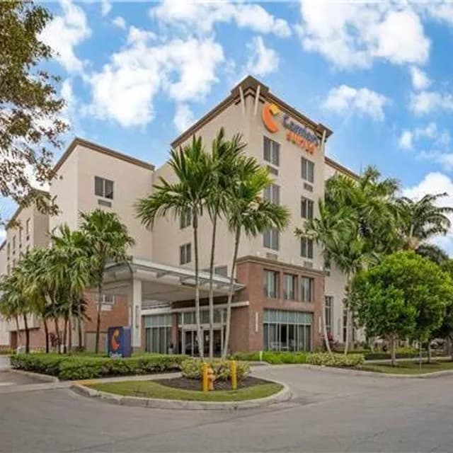 Comfort Suites Miami Airport North — pre-cruise hotel 20 min drive from PortMiami