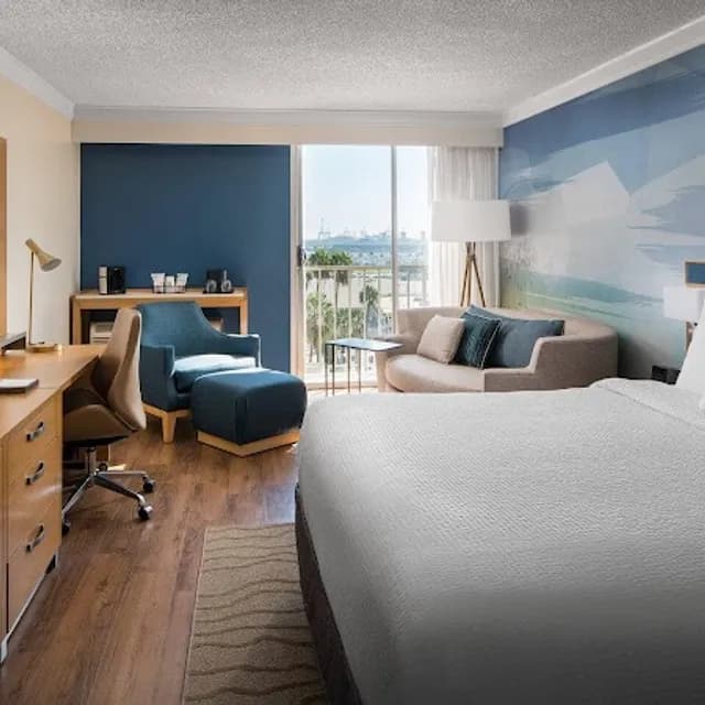Courtyard by Marriott Long Beach Downtown — pre-cruise hotel 10 min drive from Port of Long Beach