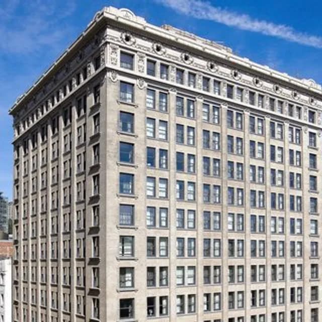 Courtyard by Marriott Seattle Downtown/Pioneer Square — pre-cruise hotel 8 min drive to Pier 66, 15 min drive to Pier 91 from Port of Seattle