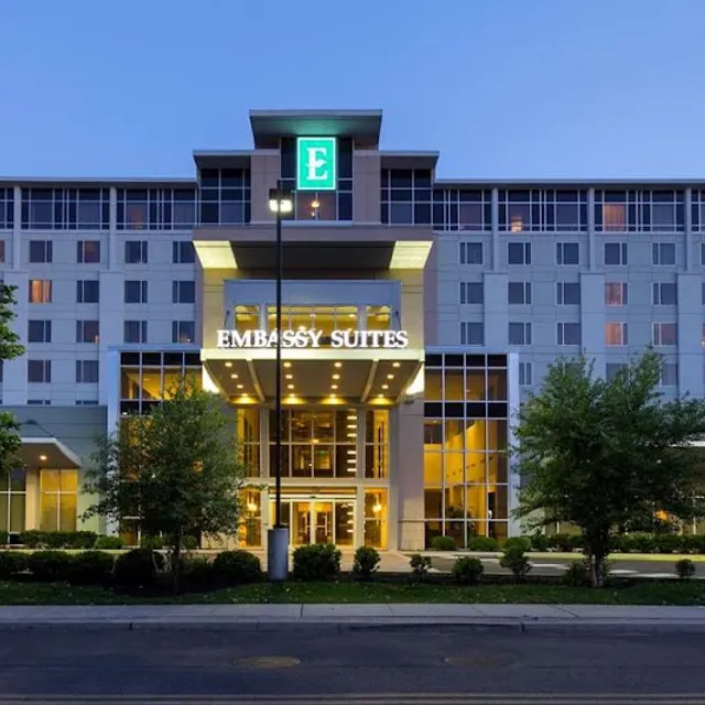 Embassy Suites by Hilton Newark Airport — pre-cruise hotel 20 min drive from Cape Liberty Cruise Port