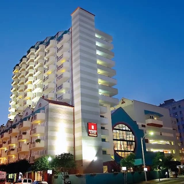 Embassy Suites New Orleans Convention Center — pre-cruise hotel 5 min drive from Port of New Orleans