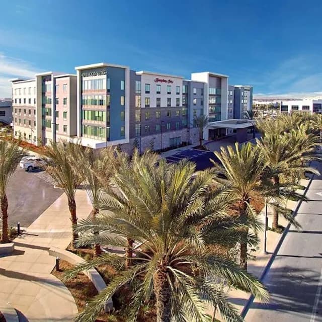 Hampton Inn Long Beach Airport — pre-cruise hotel 15 min drive from Port of Long Beach