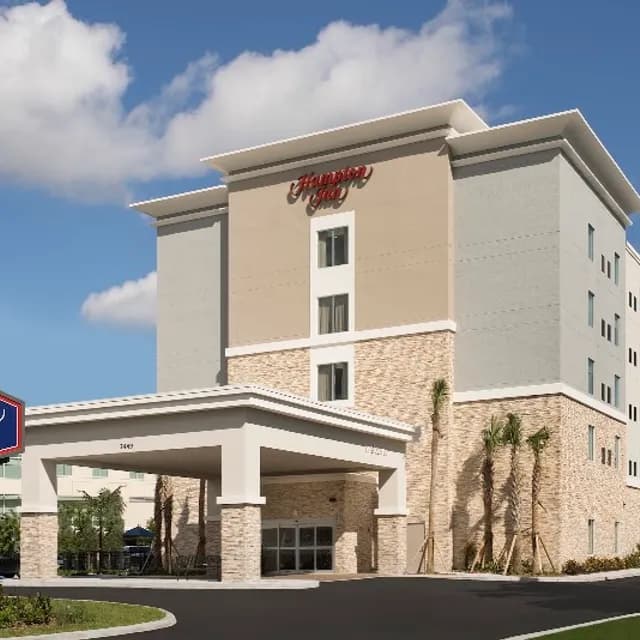 Hampton Inn Miami Airport East — pre-cruise hotel 20 min drive from PortMiami