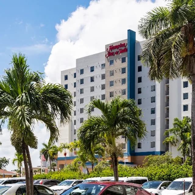Hampton Inn & Suites Miami Airport South — pre-cruise hotel 20 min drive from PortMiami