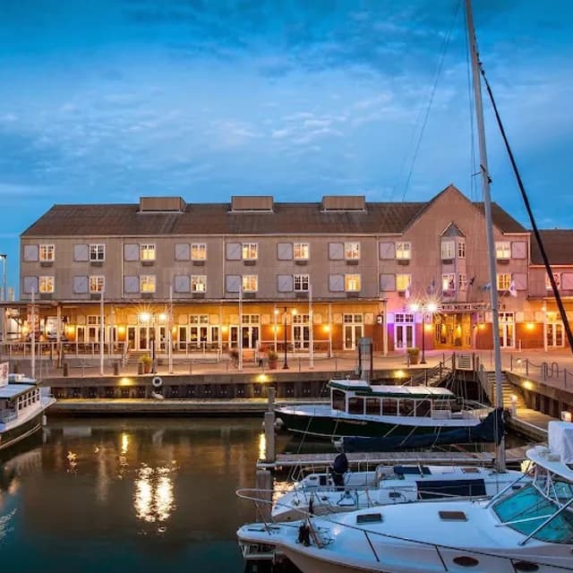 Harbor House at Pier 21 — pre-cruise hotel Walking distance from Port of Galveston