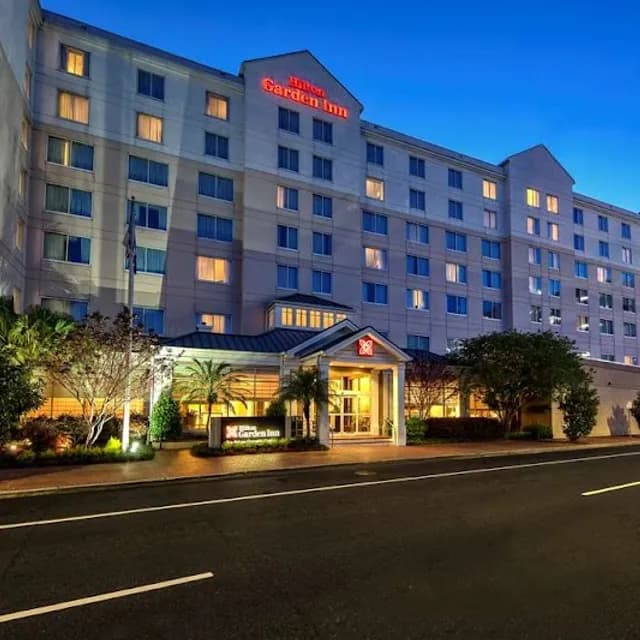 Hilton Garden Inn Convention Center — pre-cruise hotel 5 min drive from Port of New Orleans