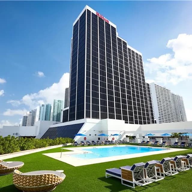 Hilton Miami Downtown — pre-cruise hotel 10 min drive from PortMiami
