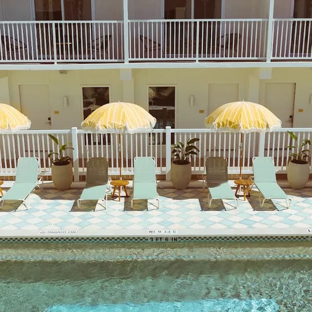 Hotel Lucine — pre-cruise hotel 10 min drive from Port of Galveston