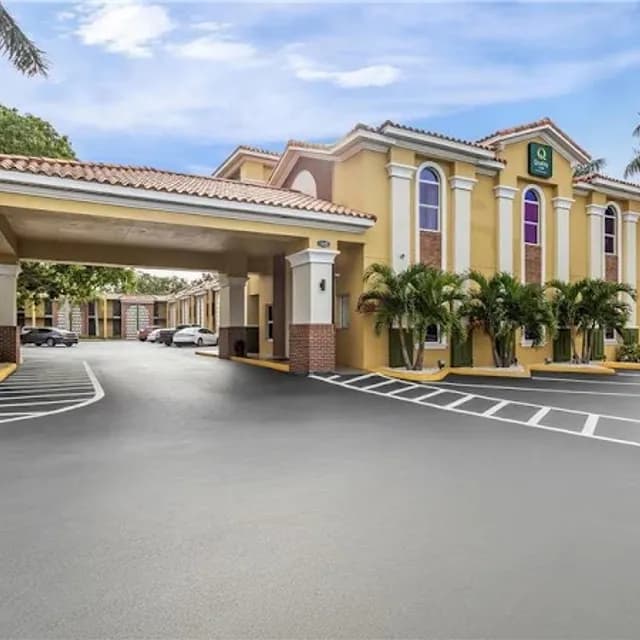 Quality Inn Airport — Cruise Port — pre-cruise hotel 15 min drive from Port Tampa Bay