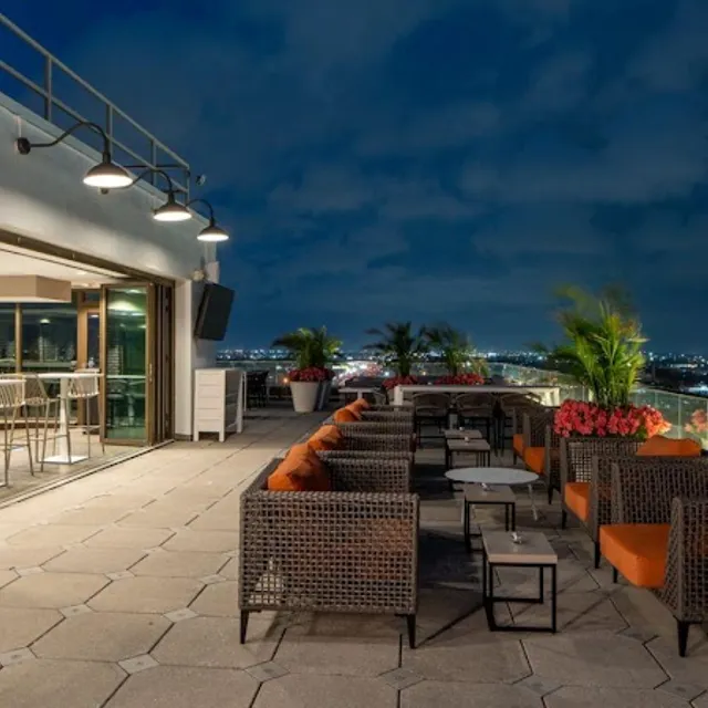 SpringHill Suites Downtown/Canal Street — pre-cruise hotel 8 min drive from Port of New Orleans