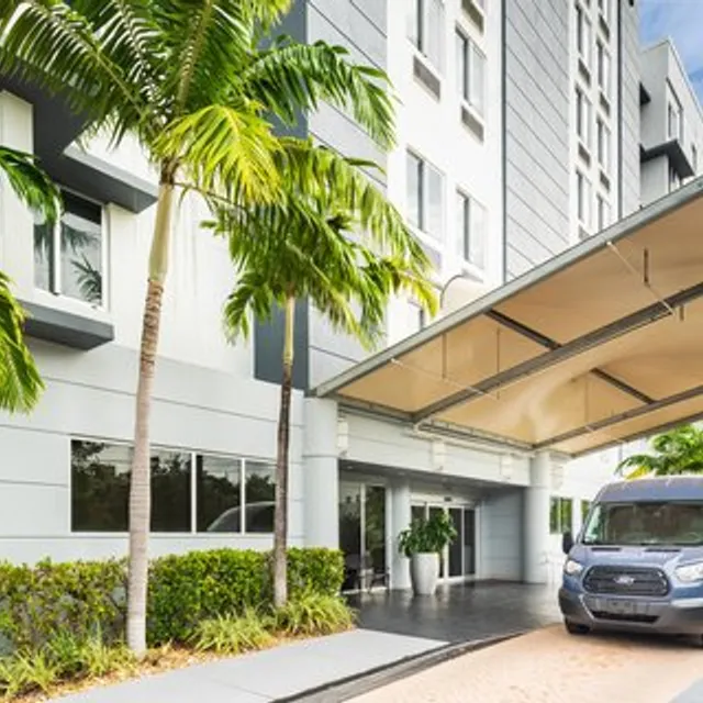 SpringHill Suites Miami Downtown — pre-cruise hotel 15 min drive from PortMiami