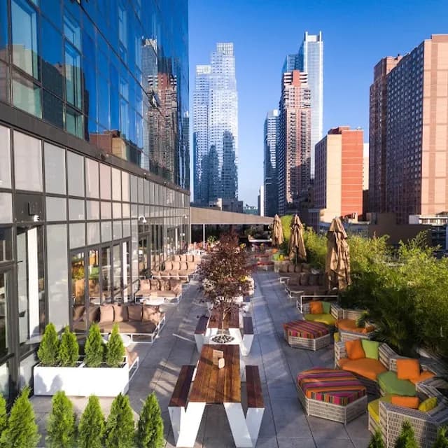 YOTEL New York — pre-cruise hotel 10 min walk from Manhattan Cruise Terminal