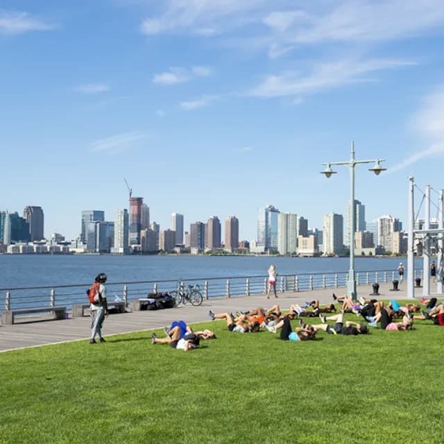 Hudson River Greenway Walk — 30 min - 1 hour pre-cruise activity near Manhattan Cruise Terminal