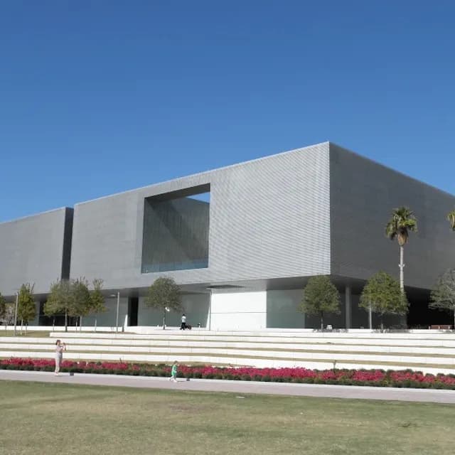 Tampa Museum of Art — 1-2 hours pre-cruise activity near Port Tampa Bay