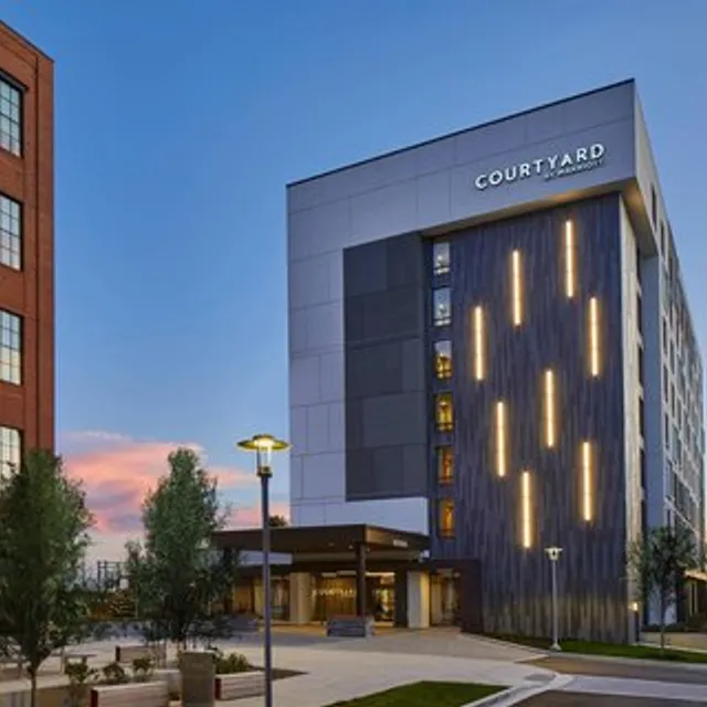 Courtyard Baltimore Downtown/McHenry Row — pre-cruise hotel 3 min drive from Port of Baltimore