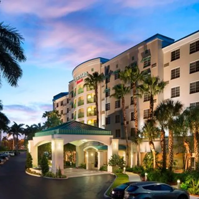 Courtyard Fort Lauderdale Airport & Cruise Port — pre-cruise hotel 8 min drive from Port Everglades