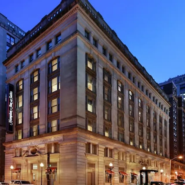 Hampton Inn & Suites Baltimore Inner Harbor — pre-cruise hotel 10 min drive from Port of Baltimore
